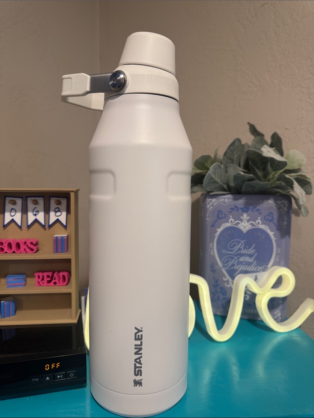 STANLEY 50OZ Bottle in white